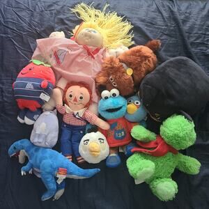 Plush  lot modern looks great  no holes no stains